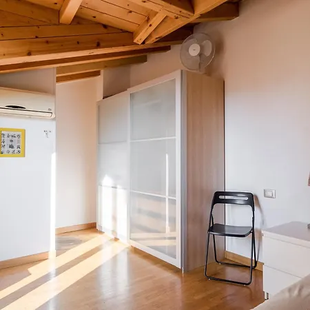 公寓 Attic In Historical Center