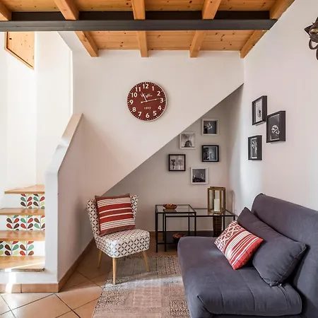 公寓 Attic In Historical Center